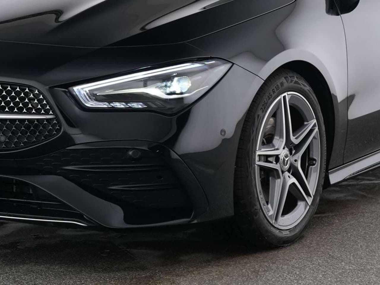 Mercedes-Benz CLA 180: foto 3 di 6