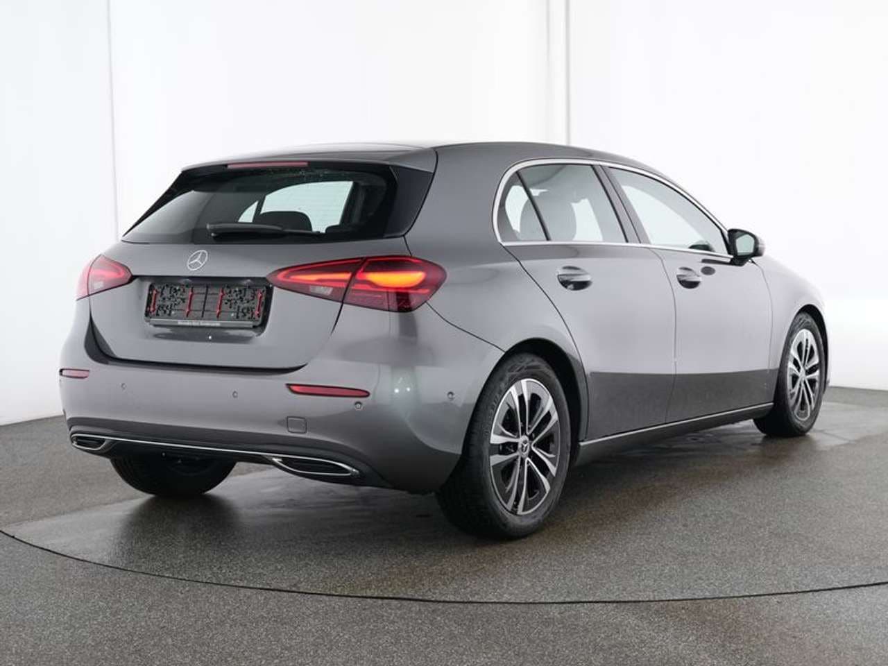 Mercedes-Benz A 180: foto 2 di 6