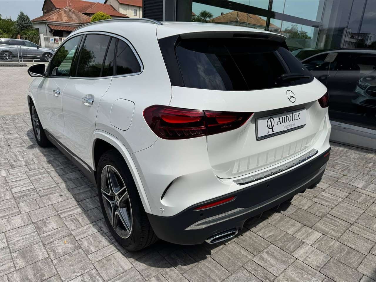 Mercedes-Benz GLA 180: foto 2 di 6