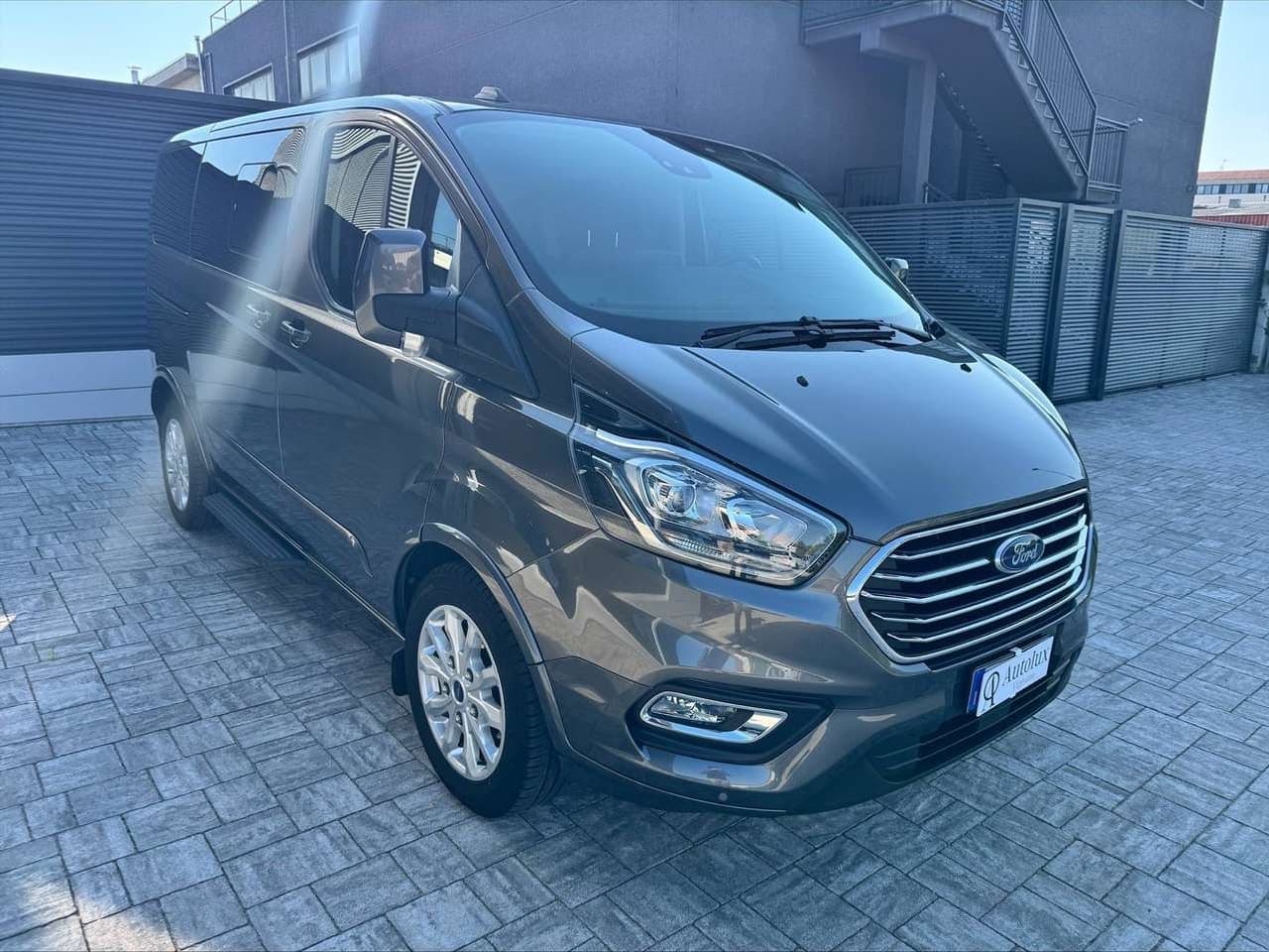 Ford Tourneo Custom: foto 4 di 6