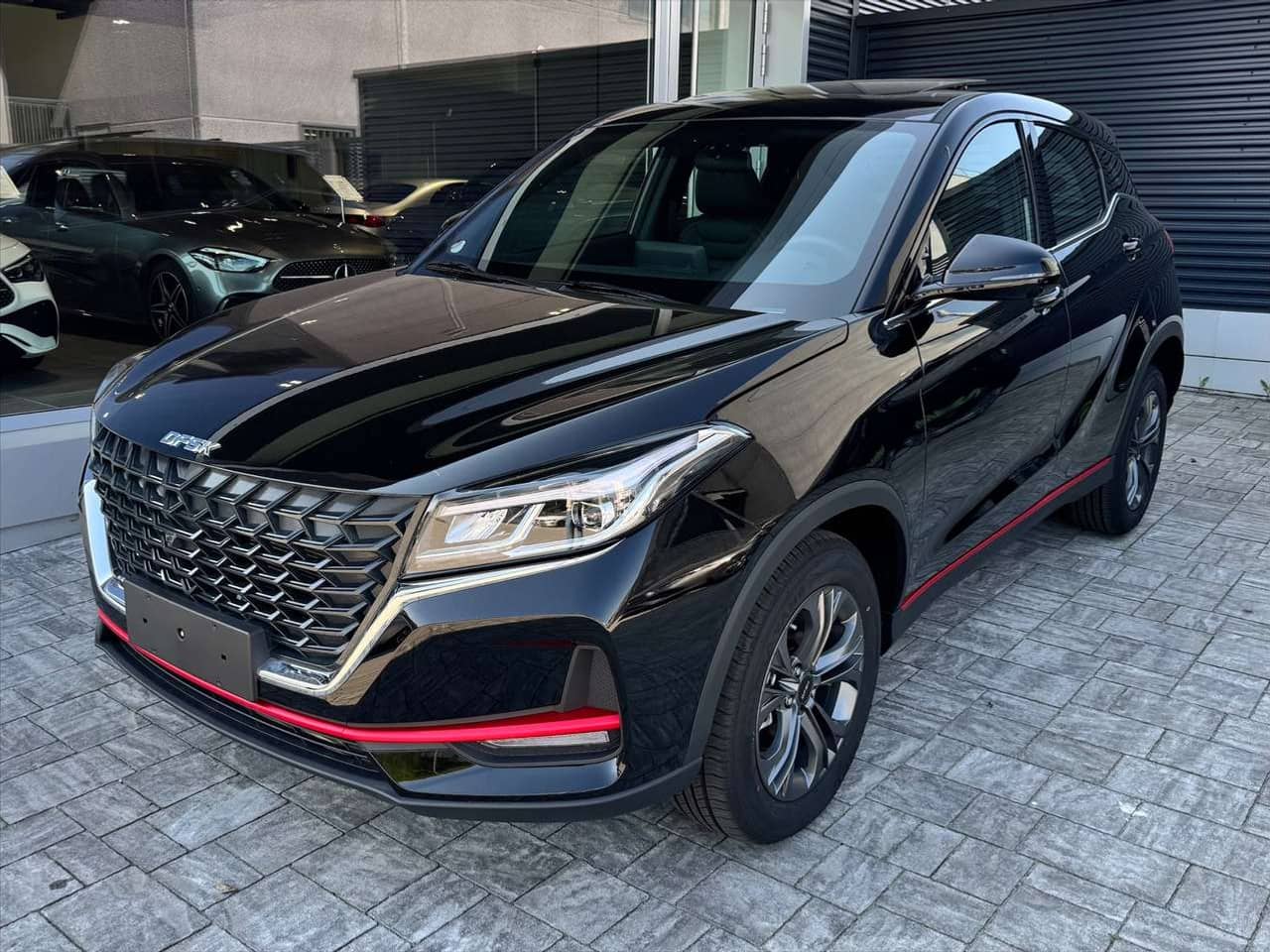 DFSK Fengon 500, nero, vista di tre quarti