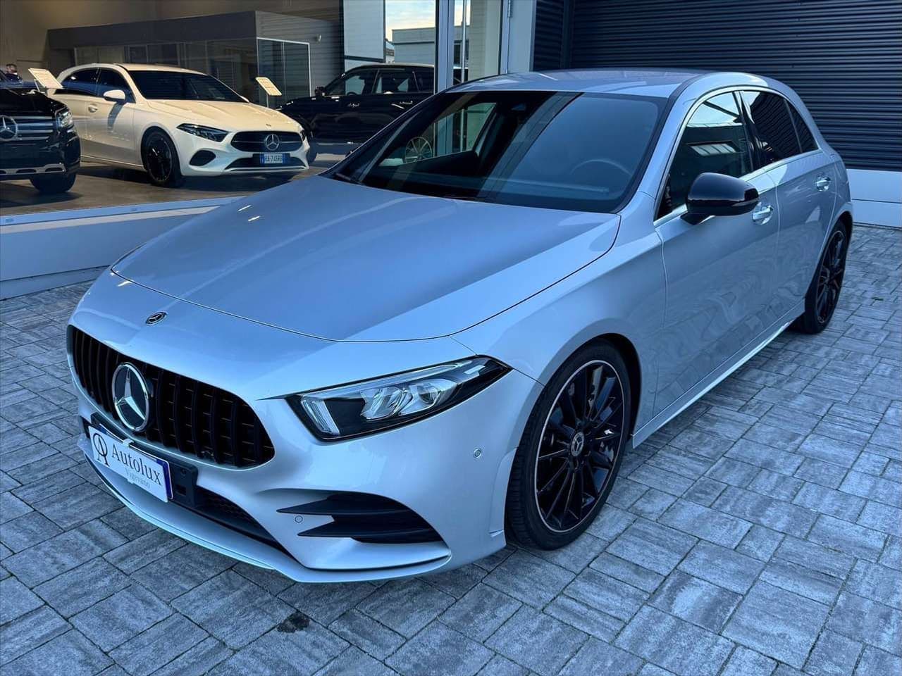 Mercedes-Benz A 250, argento, vista di tre quarti