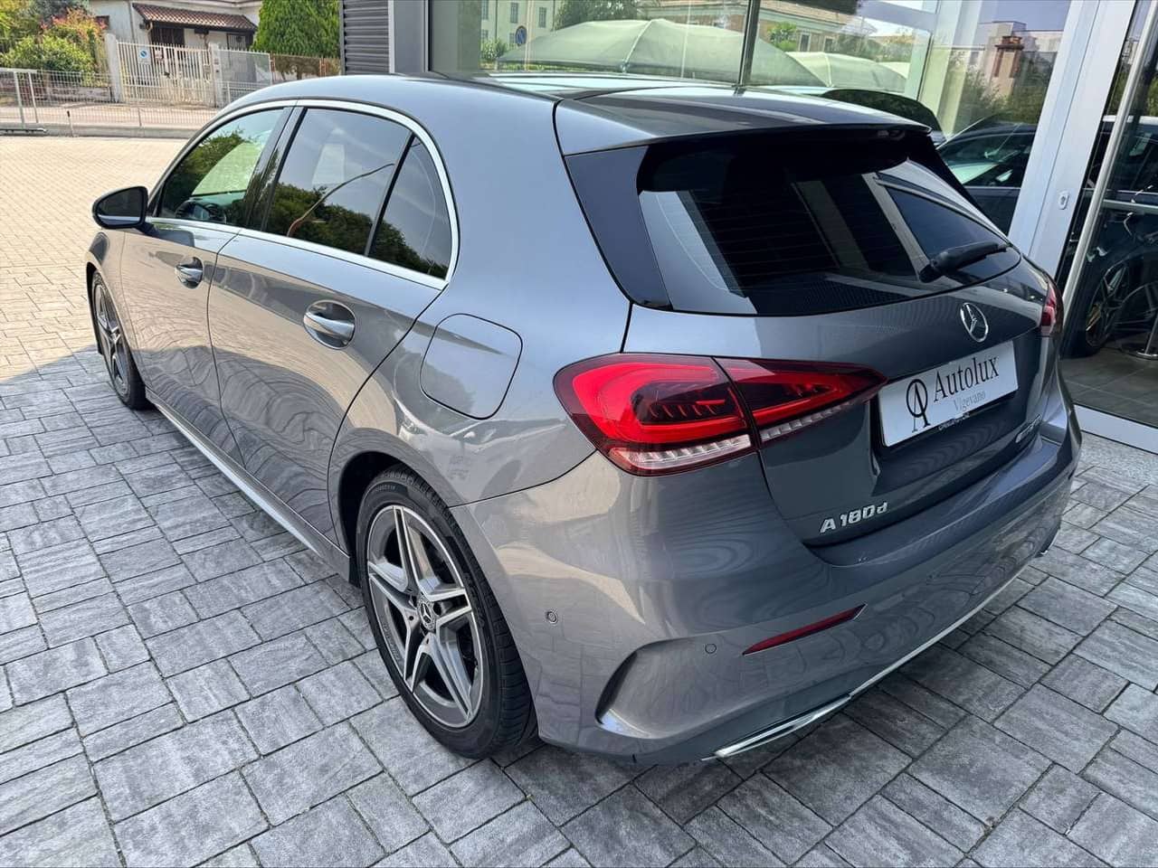 Mercedes-Benz A 180: foto 2 di 6
