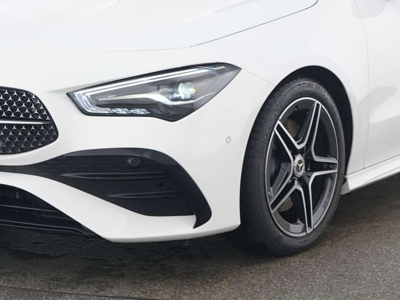 Mercedes-Benz CLA 200: foto 2 di 6