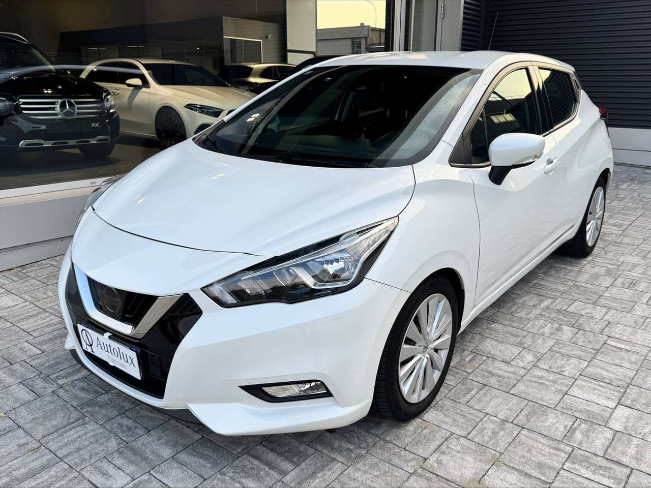 Nissan Micra, bianco, vista di tre quarti