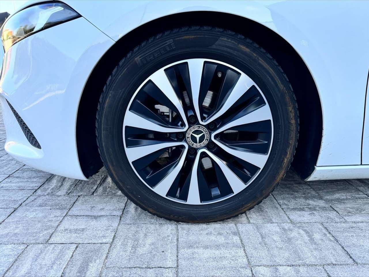 Mercedes-Benz A 180: foto 5 di 6
