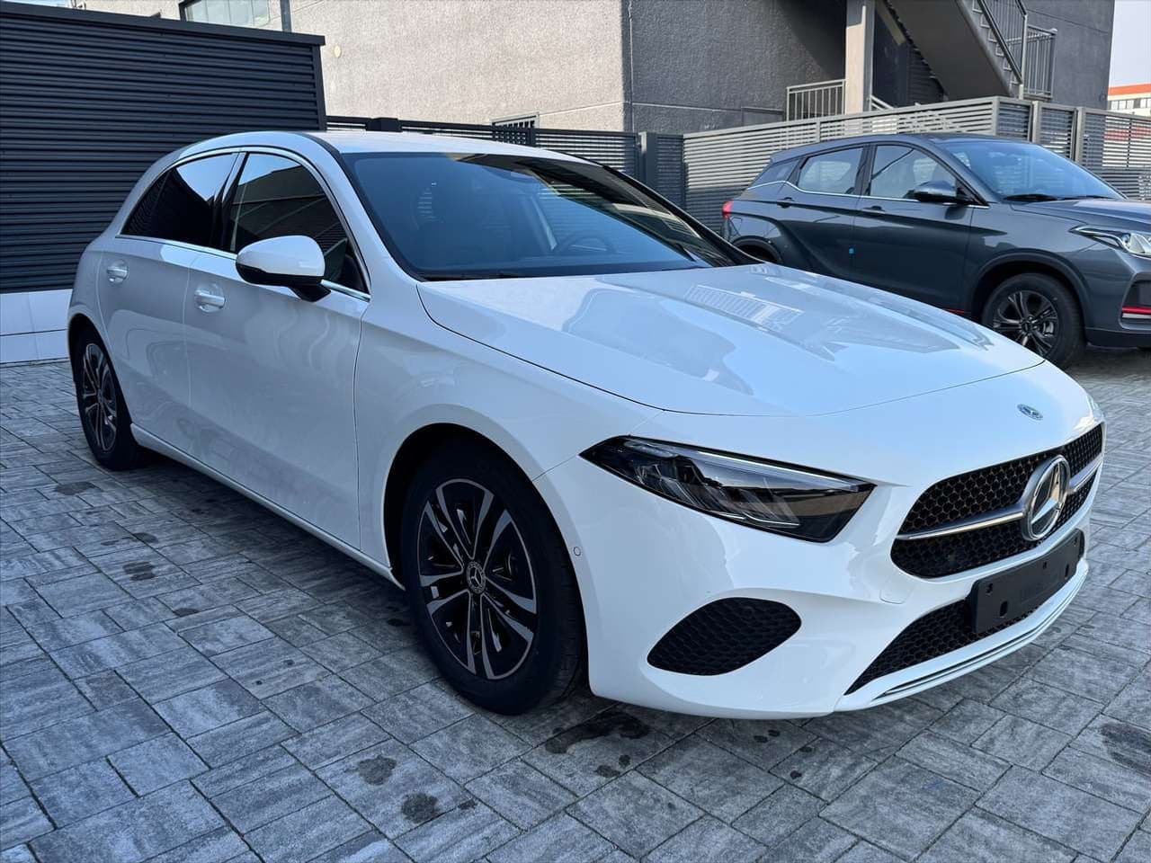Mercedes-Benz A 180: foto 4 di 6