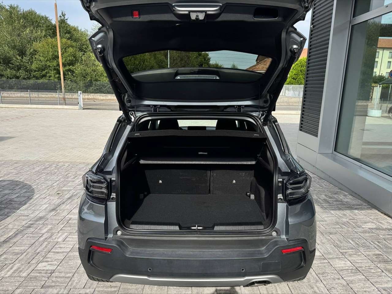 Jeep Avenger: foto 6 di 6