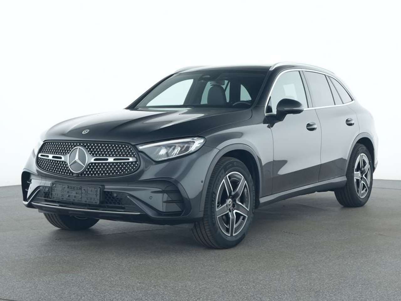Mercedes-Benz GLC 220, grigio, vista di tre quarti