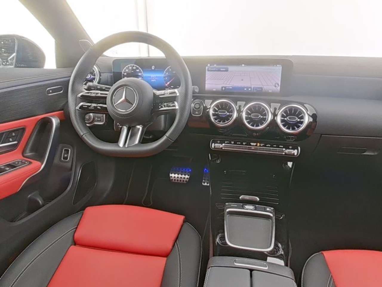 Mercedes-Benz CLA 200: foto 5 di 6