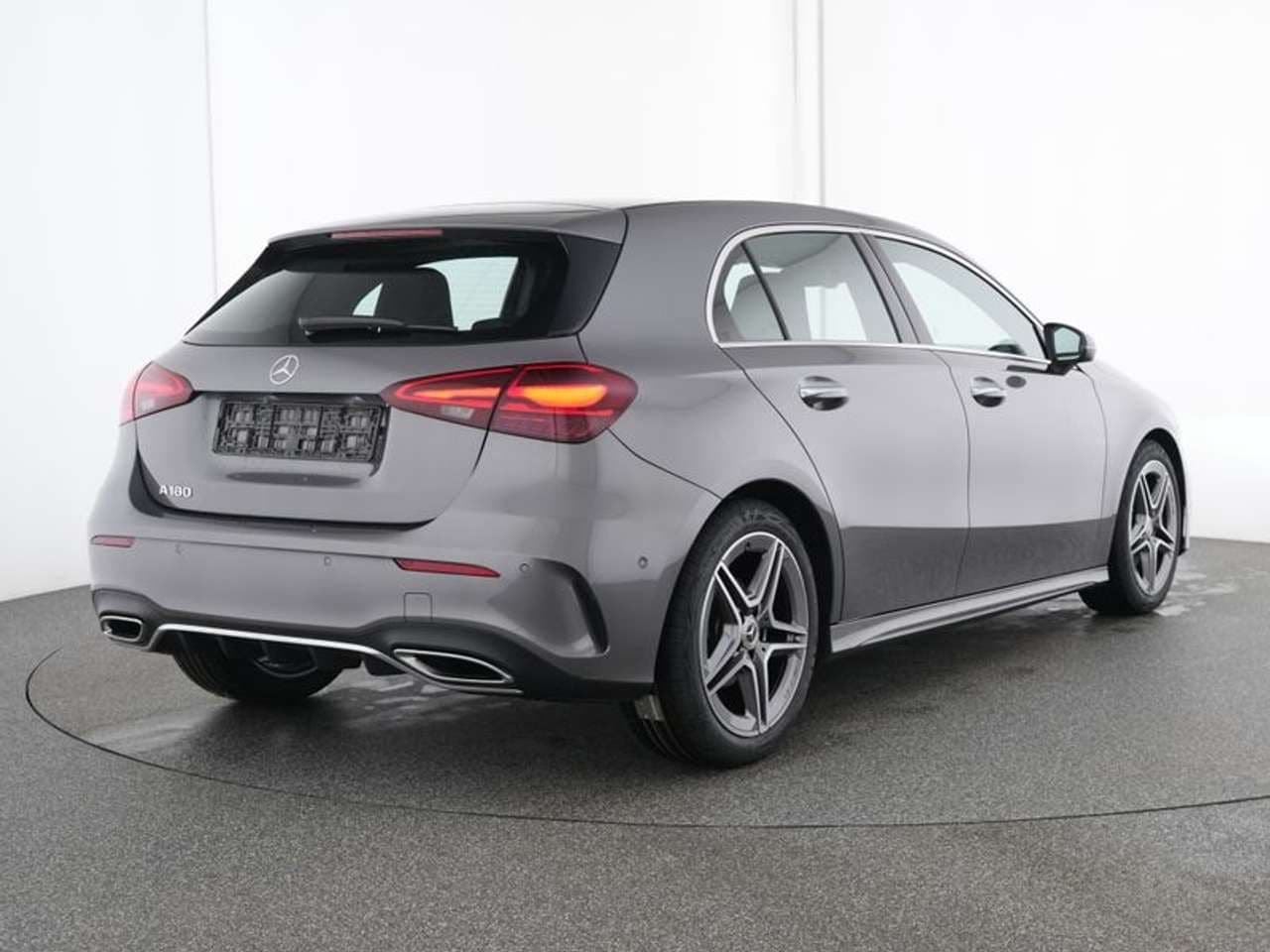 Mercedes-Benz A 180: foto 2 di 6