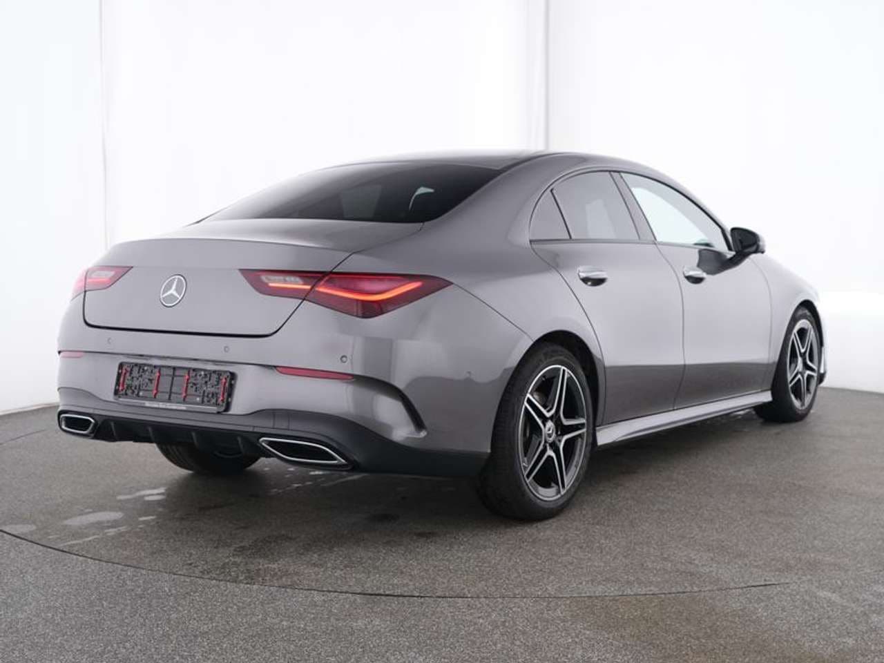 Mercedes-Benz CLA 200: foto 2 di 6