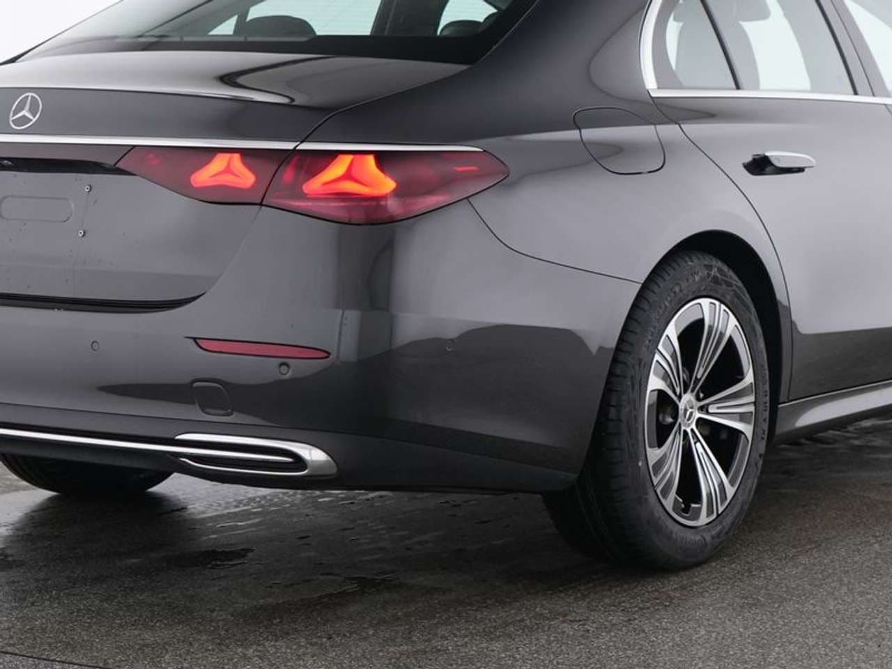 Mercedes-Benz E 220: foto 3 di 6