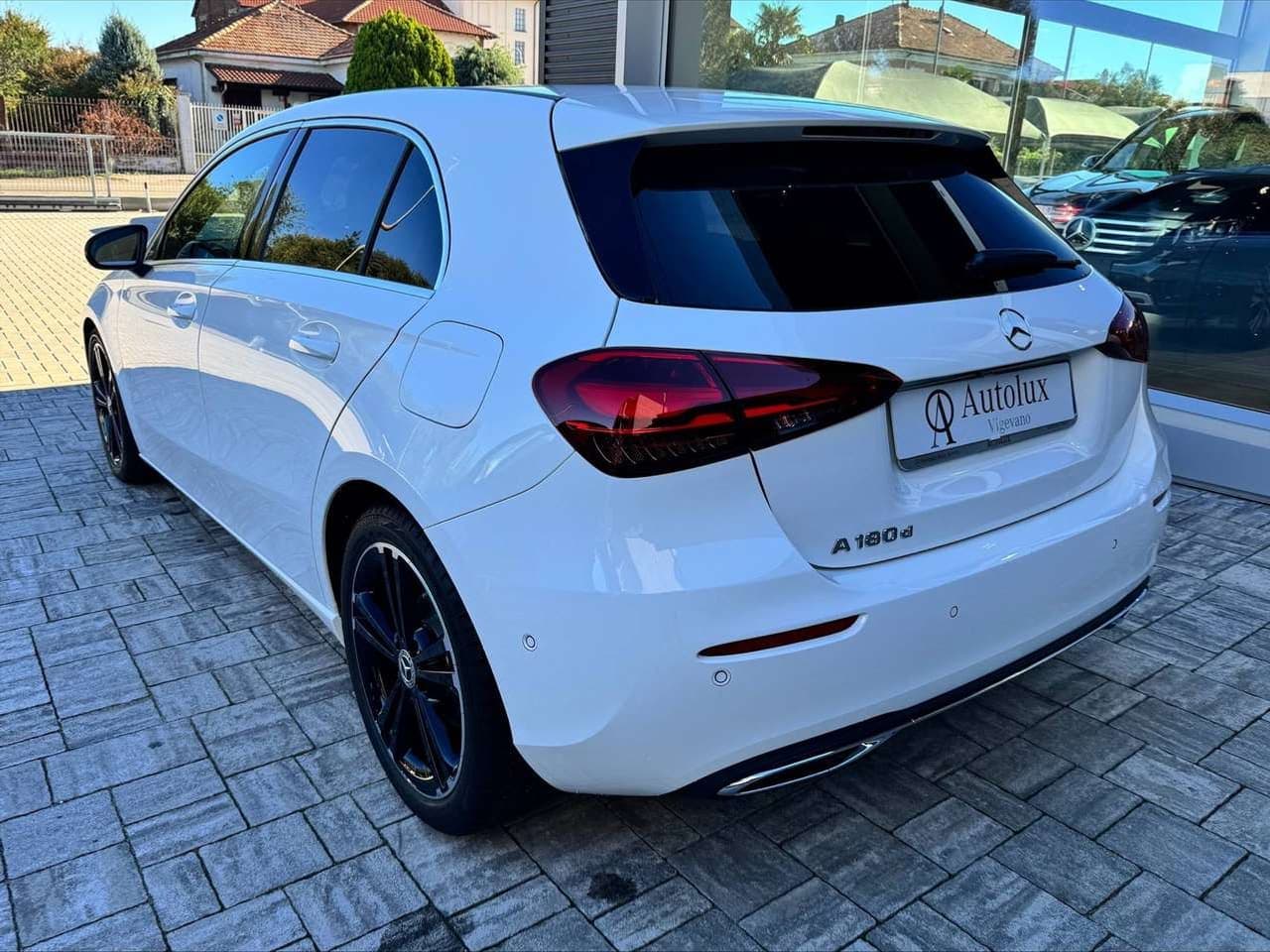 Mercedes-Benz A 180: foto 2 di 6