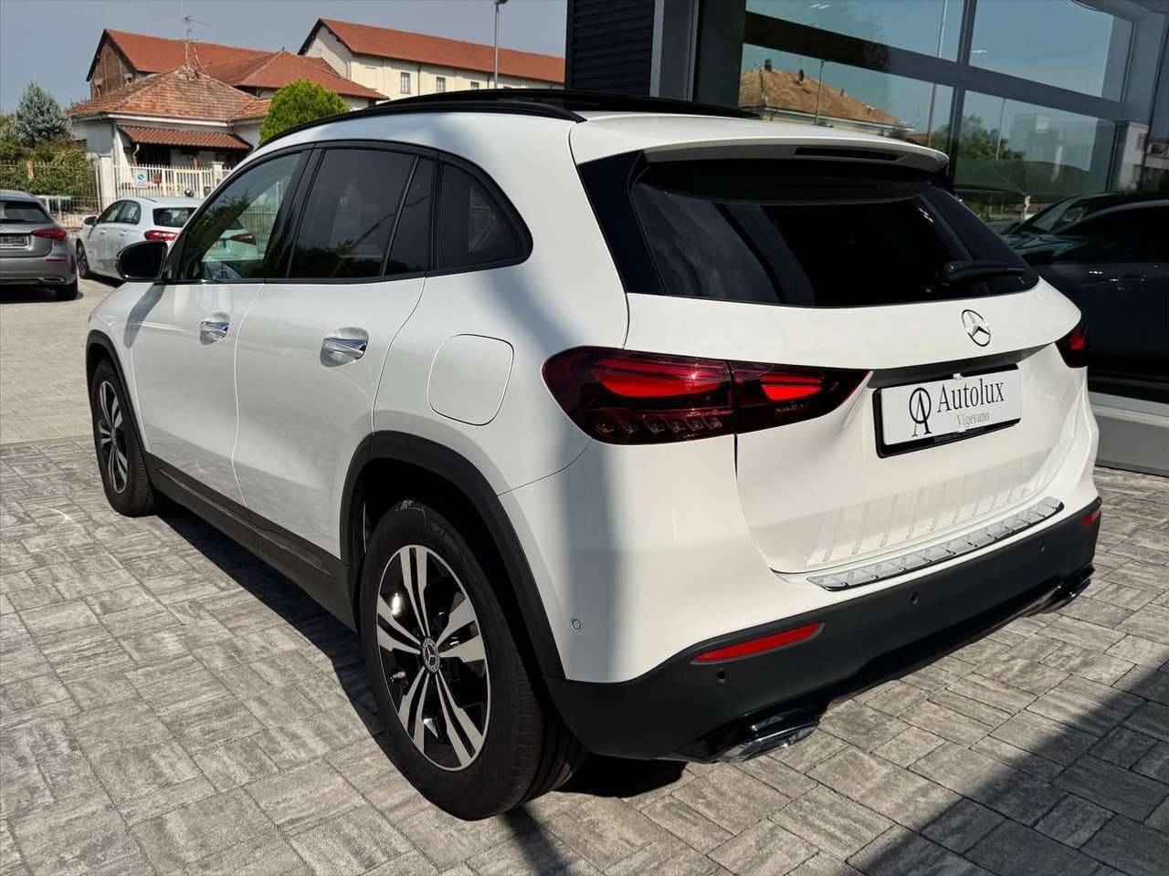 Mercedes-Benz GLA 180: foto 2 di 6