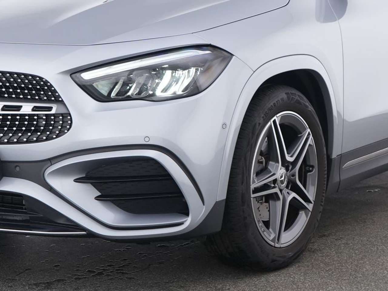 Mercedes-Benz GLA 180: foto 2 di 6