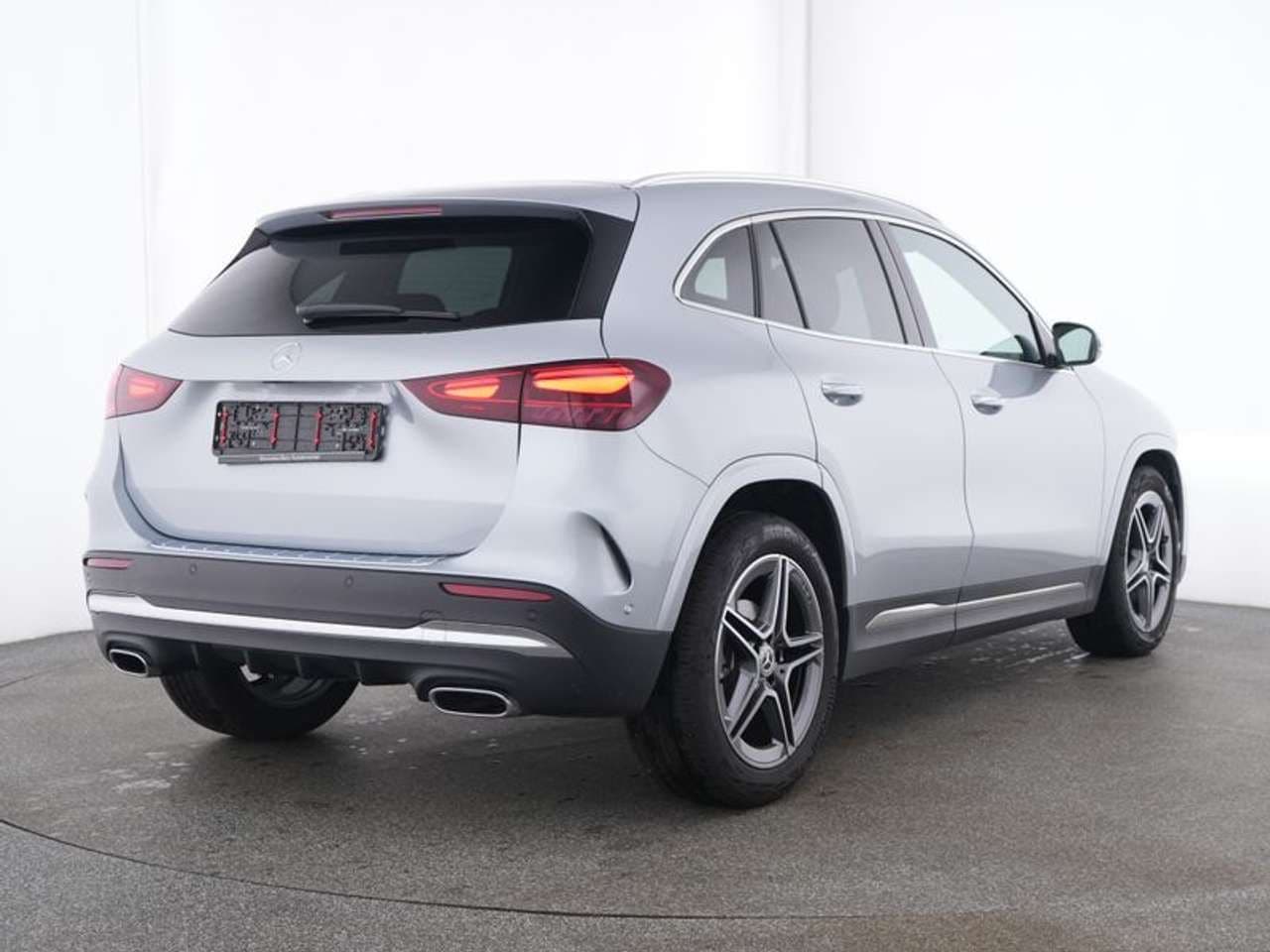 Mercedes-Benz GLA 180: foto 3 di 6